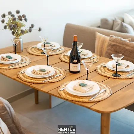 La Dolce Vickri - Modern With Garden And Swimming Pool Apartment