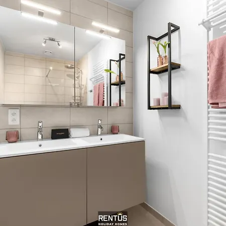 La Dolce Vickri - Modern With Garden And Swimming Pool Apartment