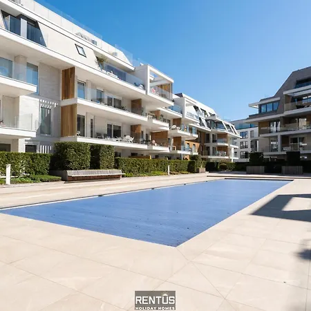 La Dolce Vickri - Modern With Garden And Swimming Pool Apartment