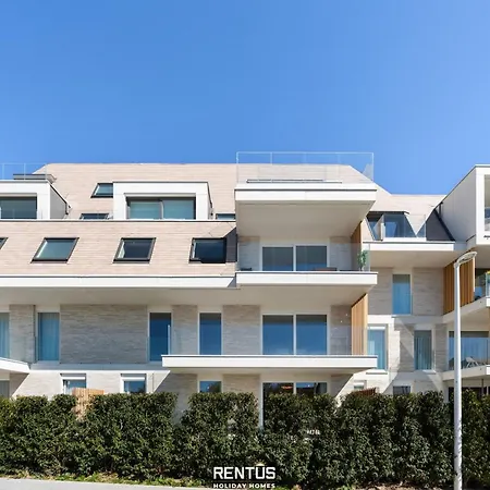La Dolce Vickri - Modern With Garden And Swimming Pool Apartment